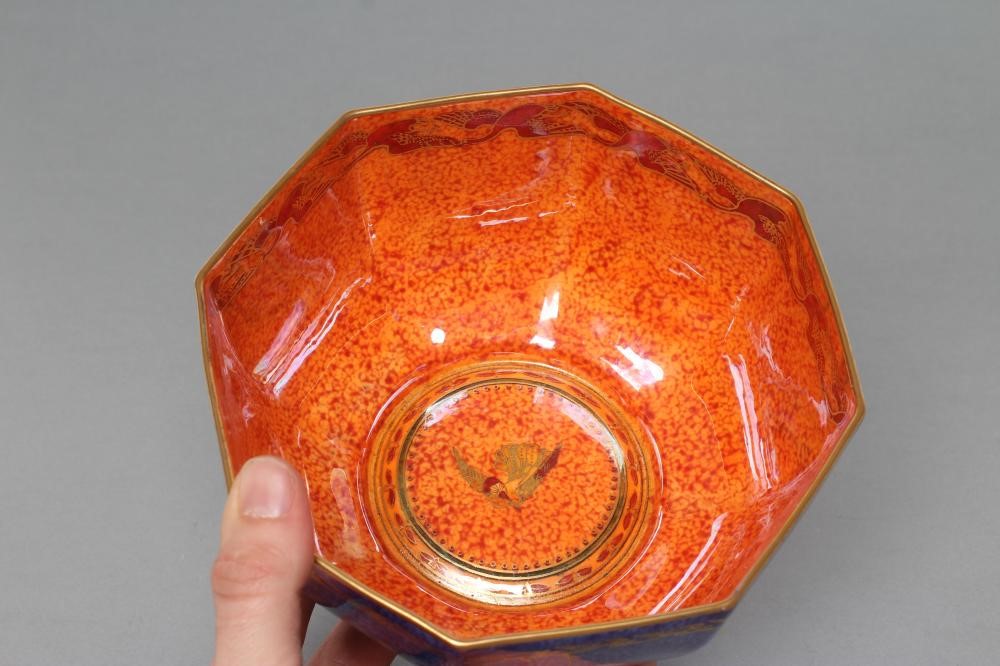 A WEDGWOOD HUMMING BIRD LUSTRE OCTAGONAL BOWL Image
