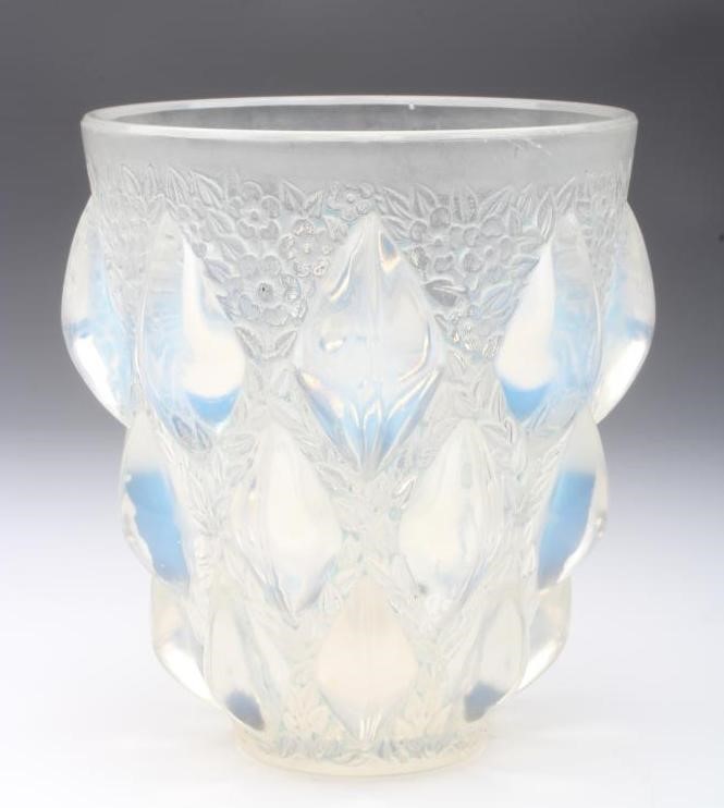 A LALIQUE GLASS RAMPILLON VASE Image