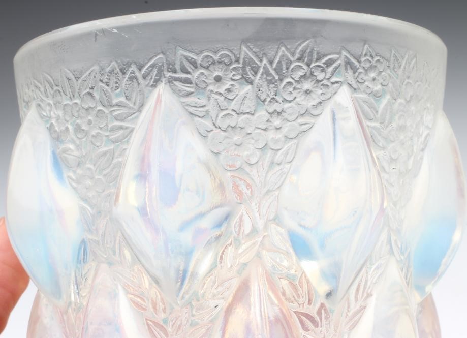A LALIQUE GLASS RAMPILLON VASE Image