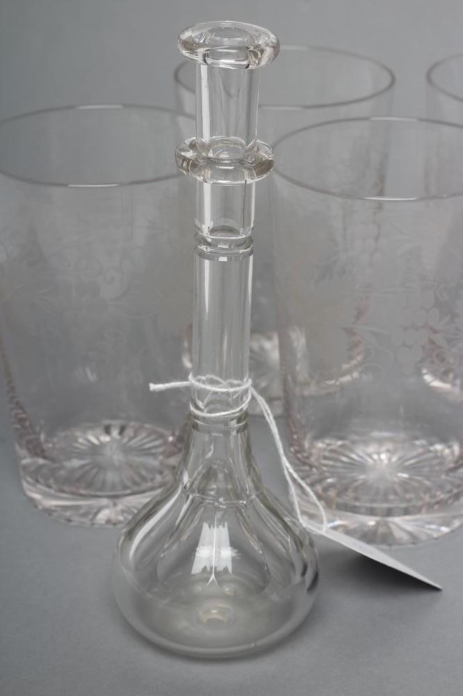 A SET OF FOUR EDWARDIAN GLASS TUMBLERS etched with fruiting vine Image