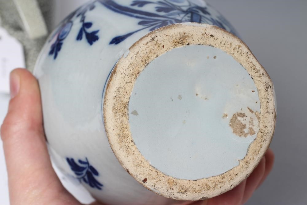 A DUTCH DELFT VASE Image