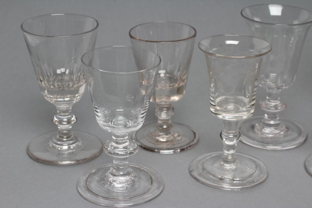 A COLLECTION OF SEVEN SMALL WINE GLASSES Image