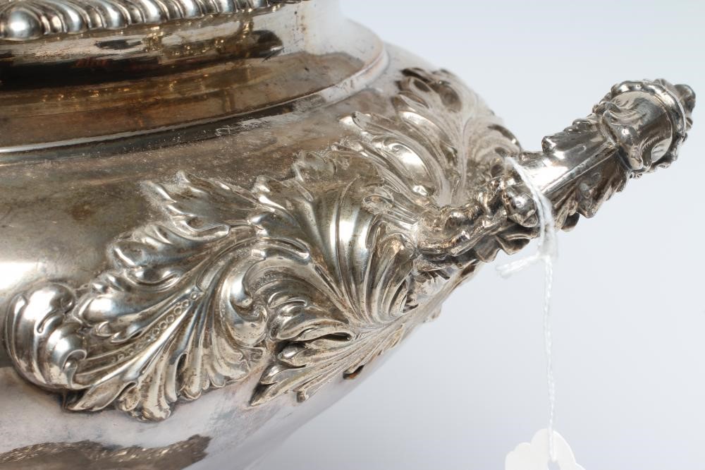 A LARGE OLD SHEFFIELD PLATE TEA URN Image