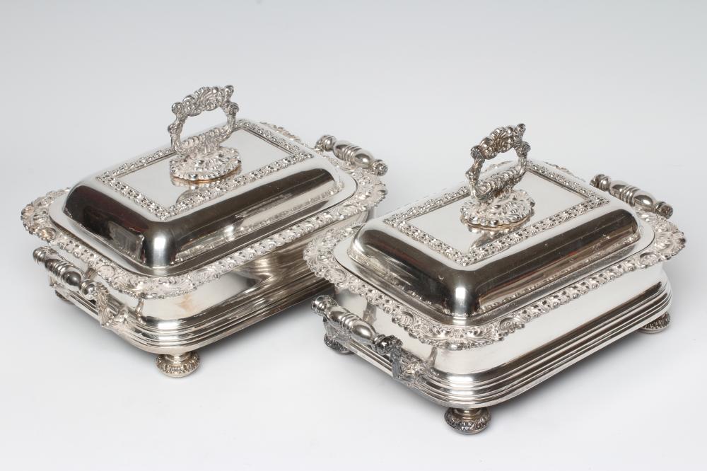 A PAIR OF OLD SHEFFIELD PLATE LARGE ENTREE DISHES Image