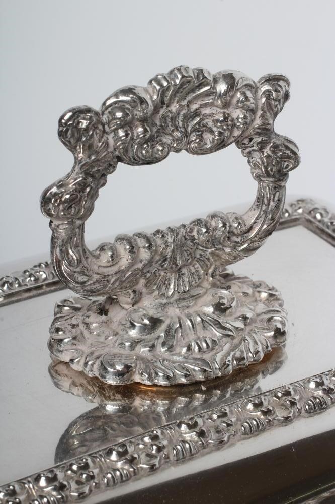 A PAIR OF OLD SHEFFIELD PLATE LARGE ENTREE DISHES Image