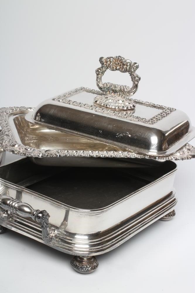 A PAIR OF OLD SHEFFIELD PLATE LARGE ENTREE DISHES Image