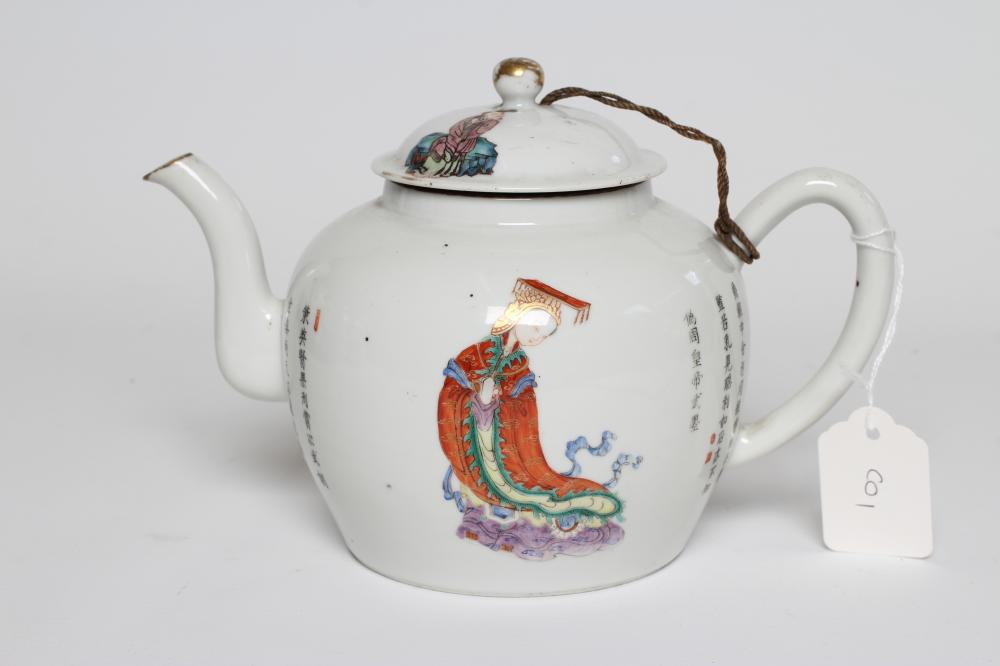 A CHINESE PORCELAIN TEAPOT AND COVER of rounded cylindrical form Image