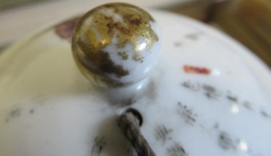 A CHINESE PORCELAIN TEAPOT AND COVER of rounded cylindrical form Image