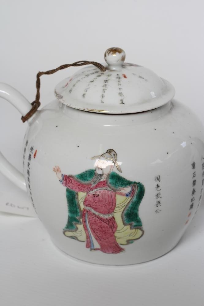 A CHINESE PORCELAIN TEAPOT AND COVER of rounded cylindrical form Image