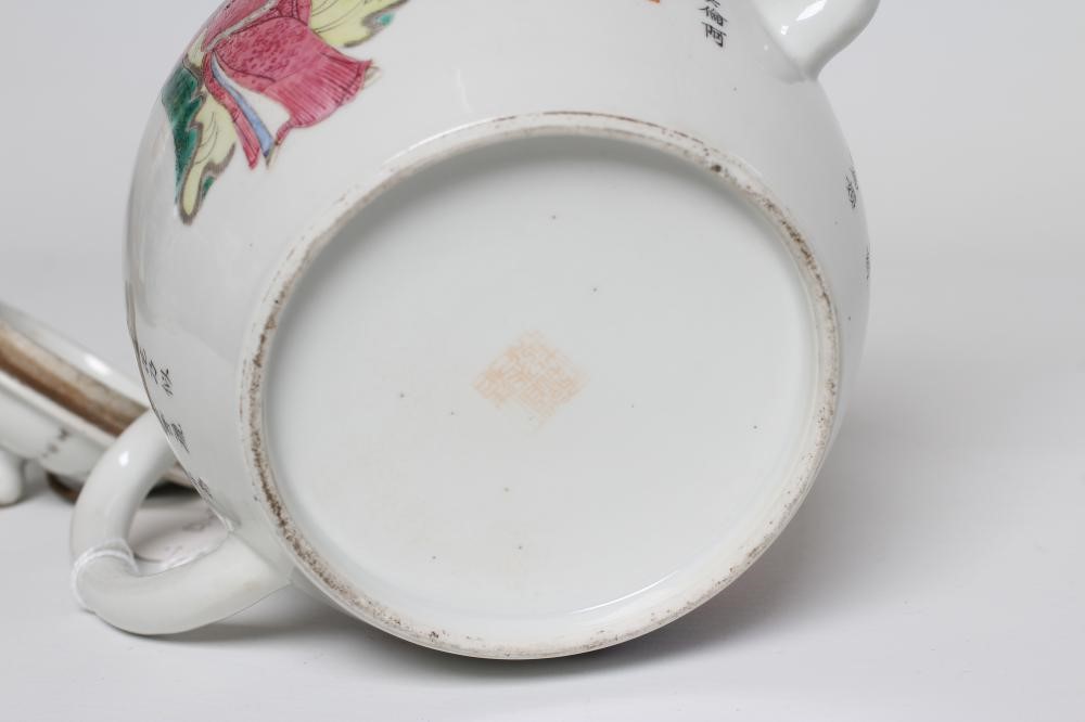 A CHINESE PORCELAIN TEAPOT AND COVER of rounded cylindrical form Image