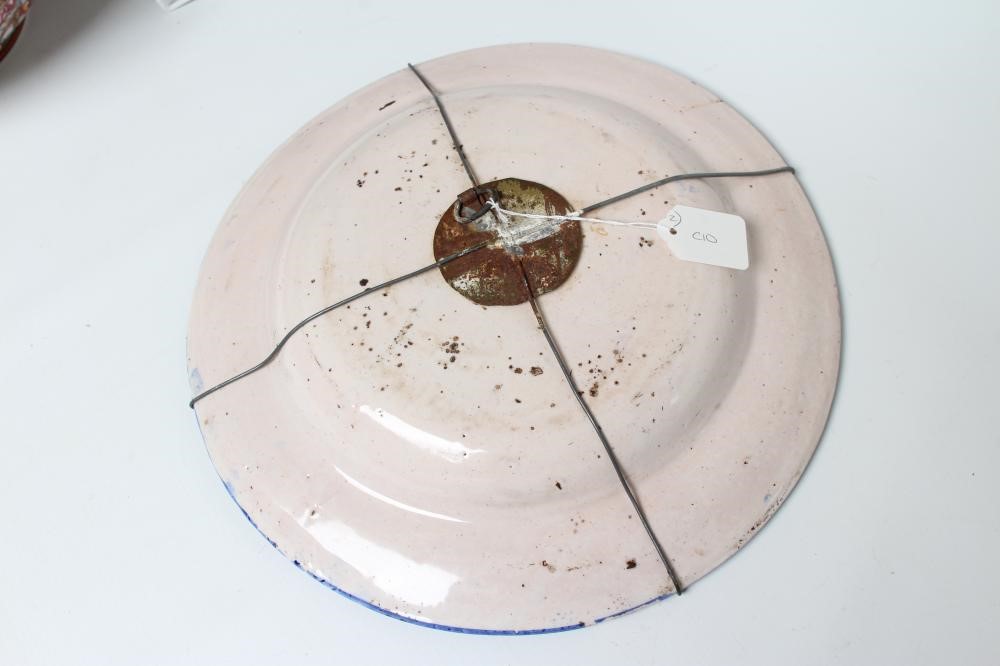 A MONTELUPO MAIOLICA SMALL CHARGER Image