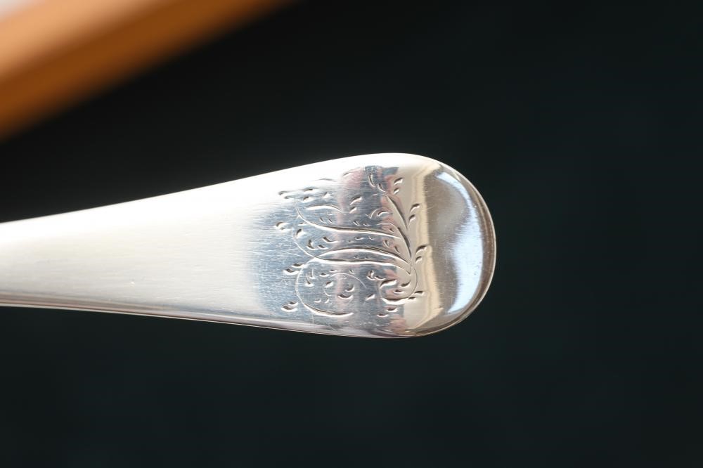 A TABLE SERVICE FOR TWELVE PLACE SETTINGS Image