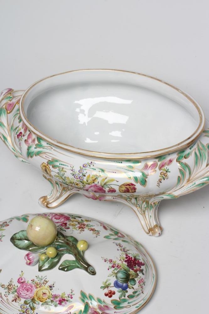 A LARGE ST AMAND ET HAMAGE FAIENCE TUREEN AND COVER Image