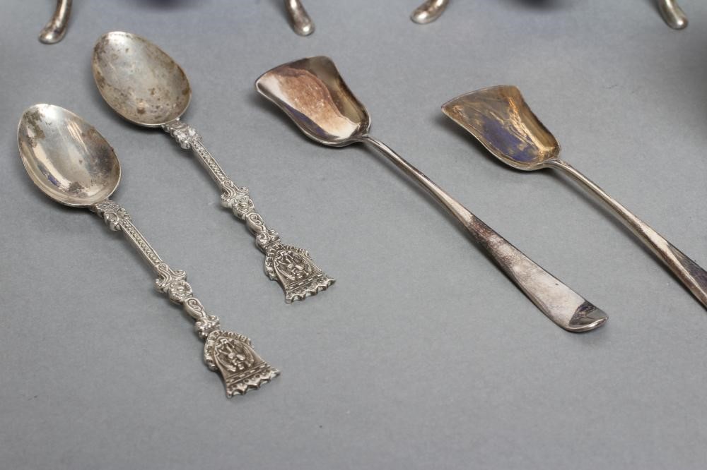 A PAIR OF EARLY VICTORIAN SALTS Image