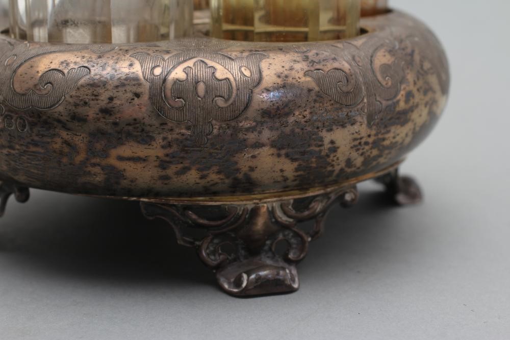 A VICTORIAN FIVE BOTTLE CRUET Image