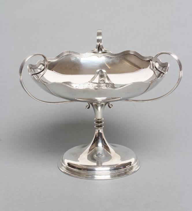 AN EDWARDIAN PEDESTAL DISH Image