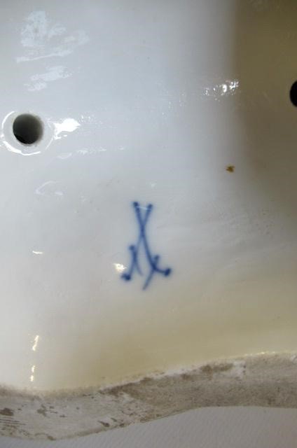 TWO MEISSEN PORCELAIN OWLS Image