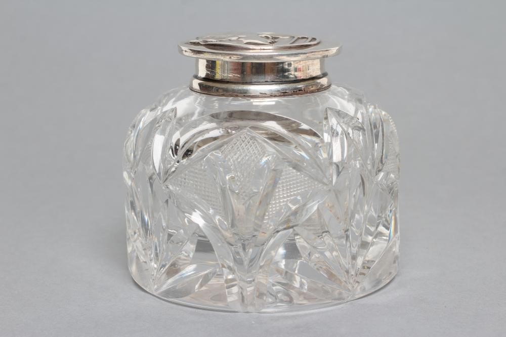 A LATE VICTORIAN CLEAR GLASS INKWELL Image