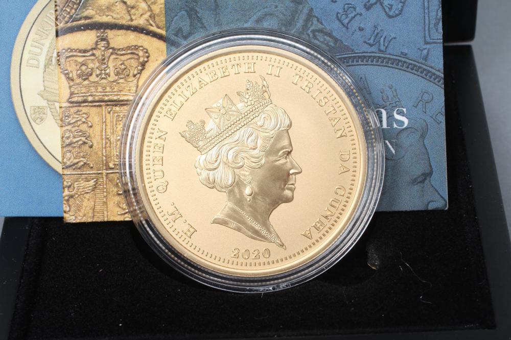 AN ELIZABETH II DUNKIRK 80TH ANNIVERSARY GOLD PROOF £5 COIN Image