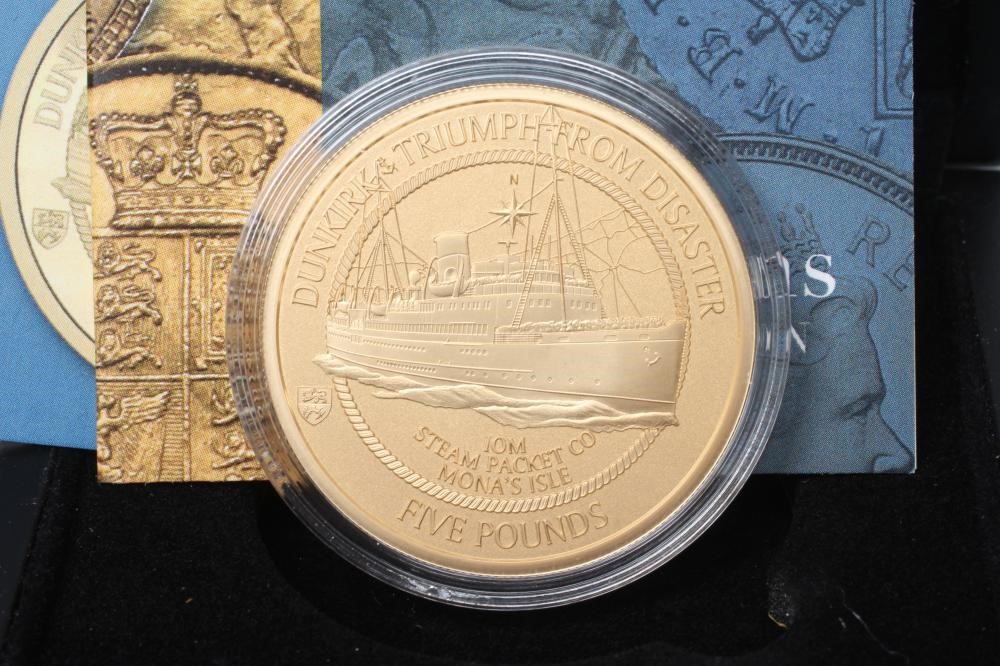 AN ELIZABETH II DUNKIRK 80TH ANNIVERSARY GOLD PROOF £5 COIN Image