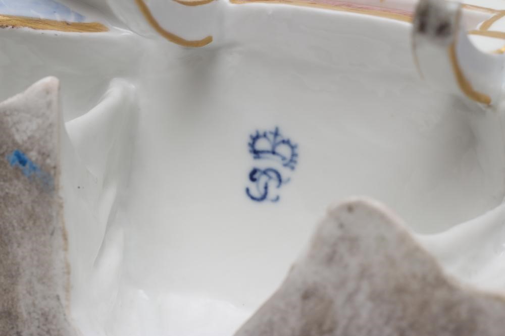 A FRANKENTHAL PORCELAIN FIGURE Image