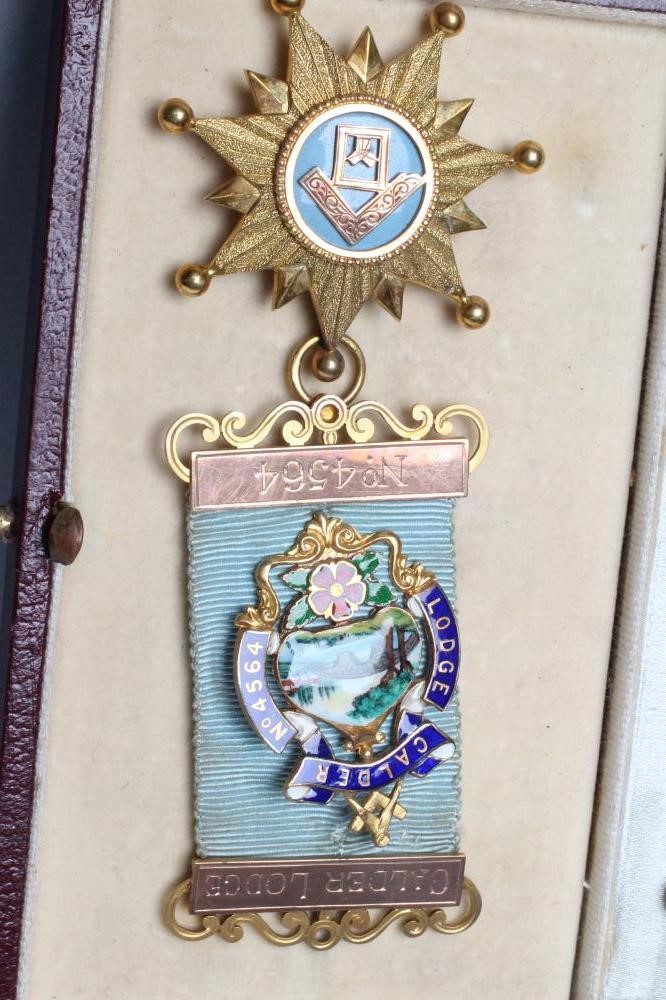 A 9CT GOLD MASONIC MEDAL Image