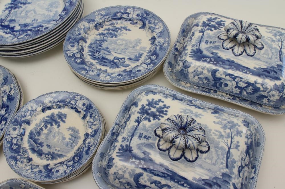 A MATCHED AND COMPOSITE DAVENPORT EARTHENWARE PART DINNER SERVICE Image