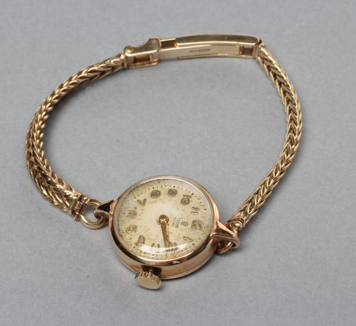 A LADY'S 9CT GOLD TUDOR ROYAL WRISTWATCH Image
