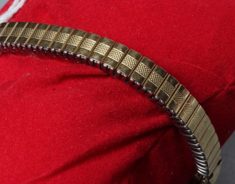 A LADY'S 18K GOLD ROLEX ORCHID WRISTWATCH Image