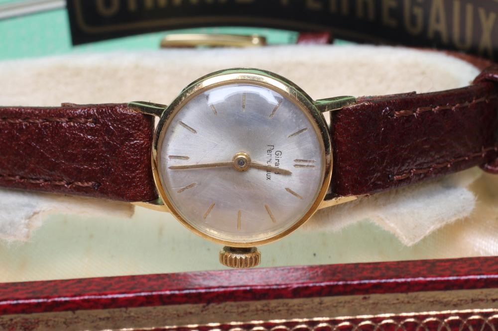 A LADY'S 18K GOLD GIRARD-PERREGAUX WRISTWATCH Image