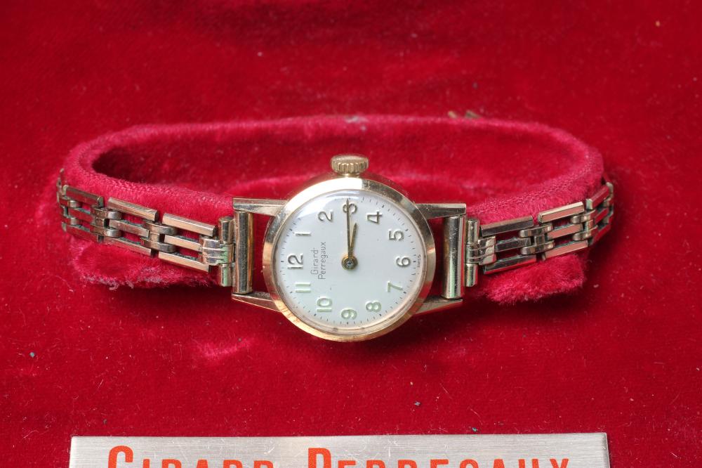 A LADY'S 9CT GOLD GIRARD-PERREGAUX WRISTWATCH Image