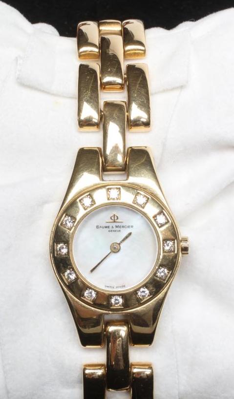 A LADY'S 18CT GOLD BAUME & MERCIER WRISTWATCH Image