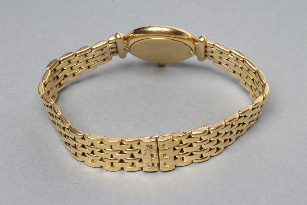 A LADY'S 18K GOLD LONGINES WRISTWATCH Image