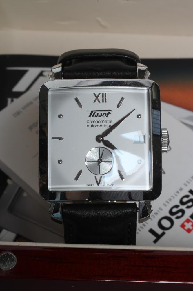 A GENTLEMAN'S TISSOT HERITAGE AUTOMATIQUE CHRONOMETRE Image