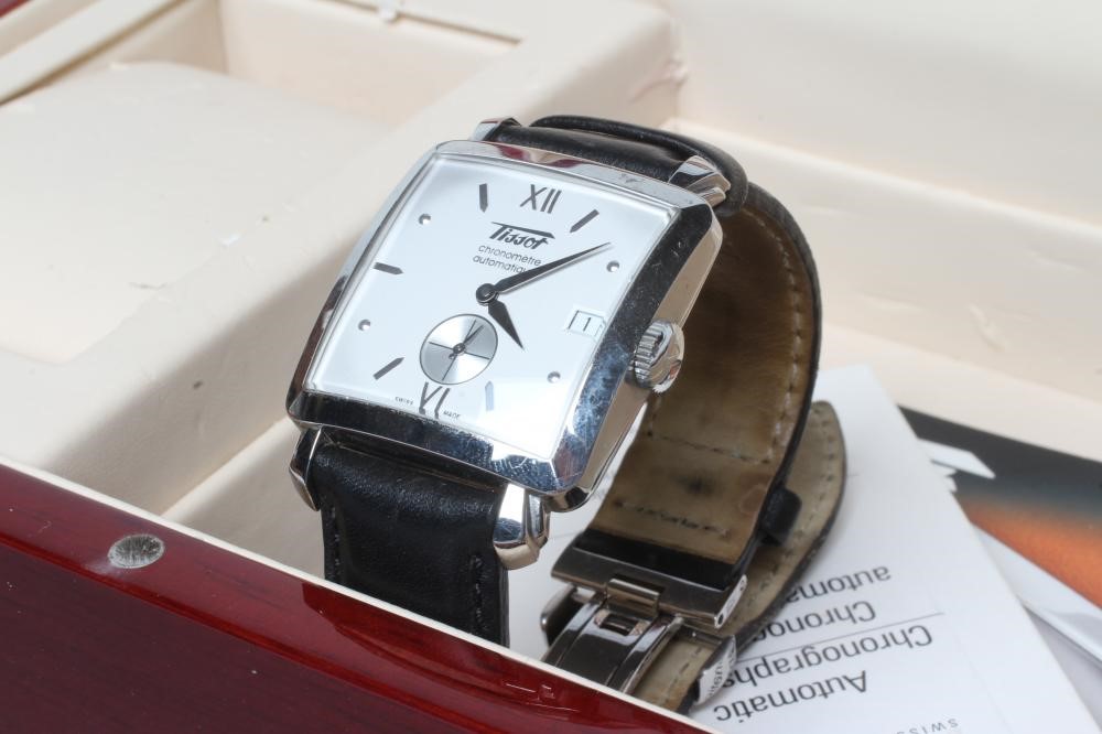 A GENTLEMAN'S TISSOT HERITAGE AUTOMATIQUE CHRONOMETRE Image