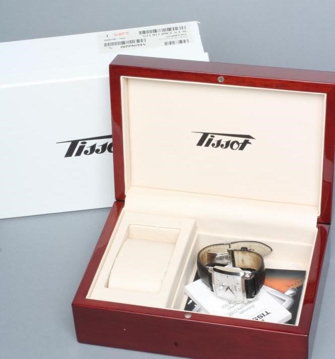 A GENTLEMAN'S TISSOT HERITAGE AUTOMATIQUE CHRONOMETRE Image