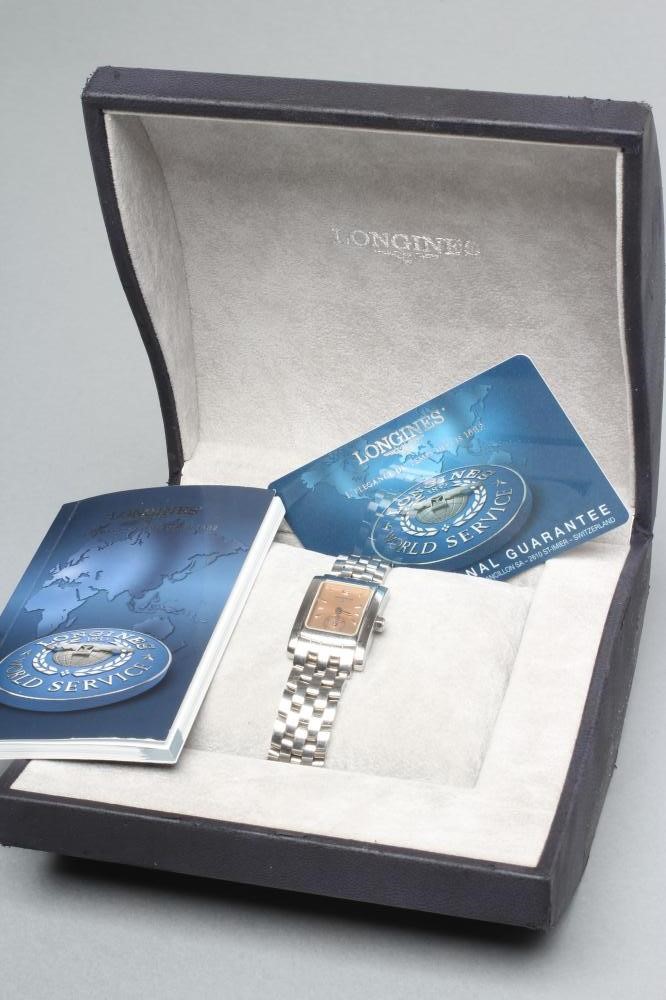 A MID SIZE LONGINES WRISTWATCH Image