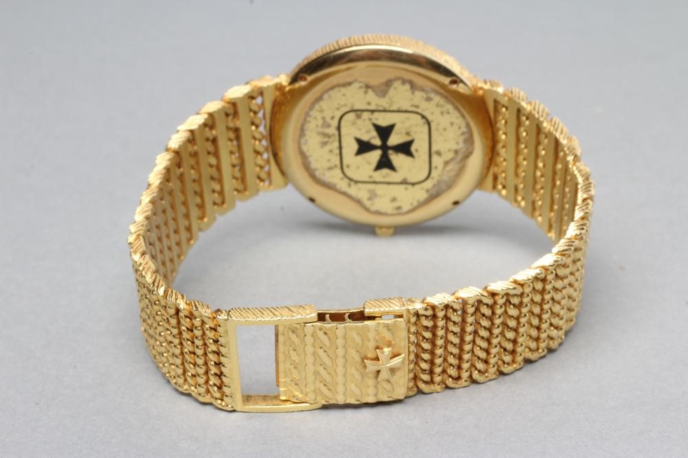 A GENTLEMAN'S 18CT GOLD VACHERON CONSTANTIN AUTOMATIC WRISTWATCH Image