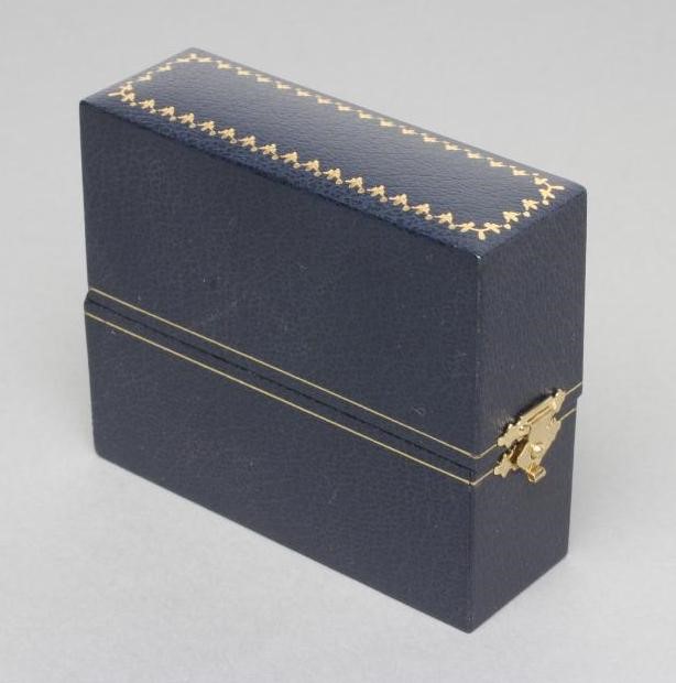 AN EDWARDIAN STIFF HINGED BANGLE Image