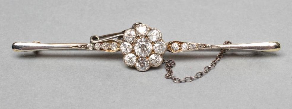 A DIAMOND BROOCH Image