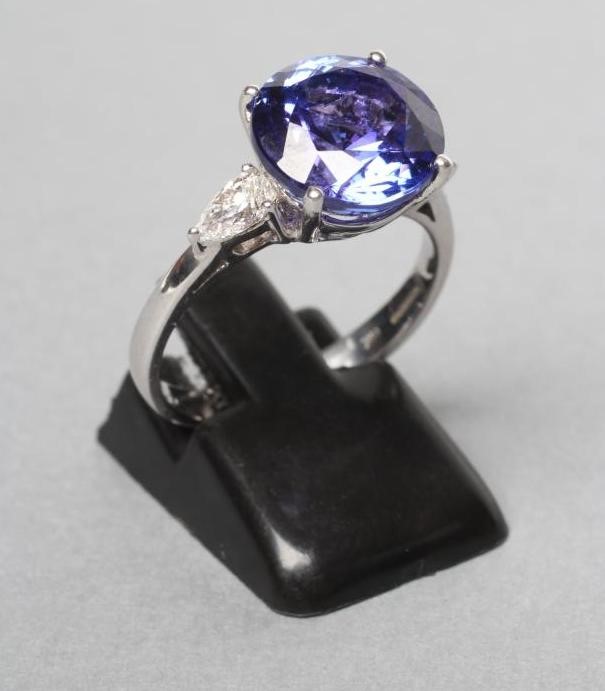 A TANZANITE COCKTAIL RING Image
