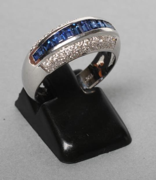 A SAPPHIRE AND DIAMOND BAND RING Image