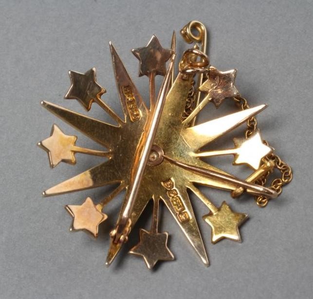 AN EDWARDIAN 9CT GOLD STAR BROOCH Image