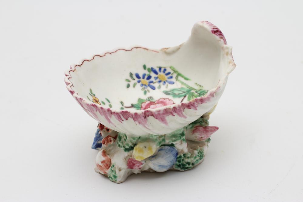 A BOW PORCELAIN SHELL SALT Image