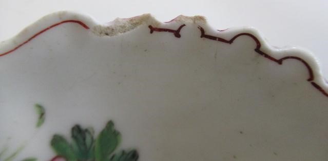 A BOW PORCELAIN SHELL SALT Image