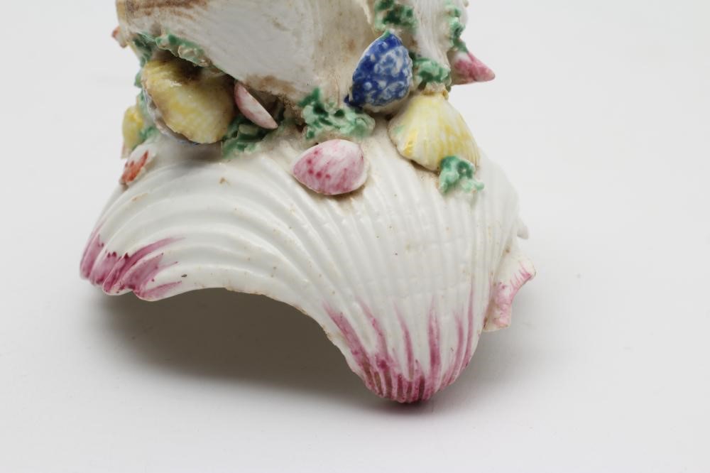 A BOW PORCELAIN SHELL SALT Image