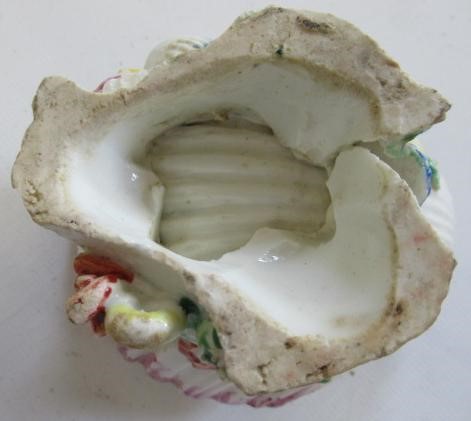 A BOW PORCELAIN SHELL SALT Image