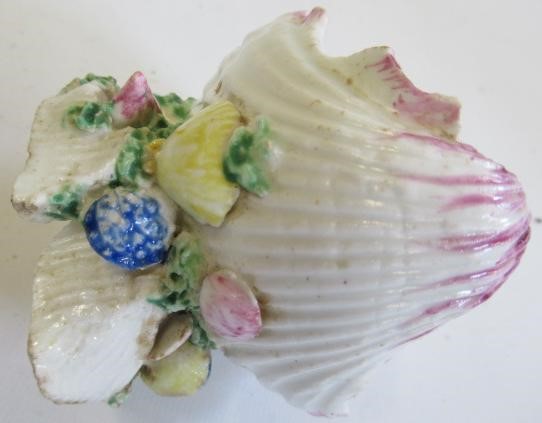 A BOW PORCELAIN SHELL SALT Image