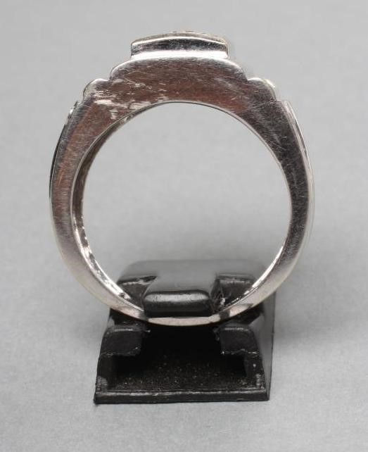 A GENTLEMAN'S DIAMOND RING Image