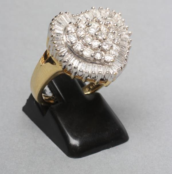 A DIAMOND COCKTAIL RING Image